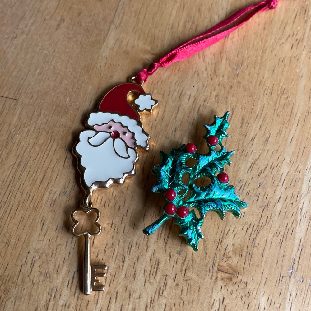 Christmas decor in good condition